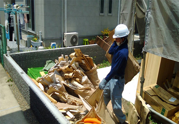 産業廃棄物の収集運搬作業・不用品買取