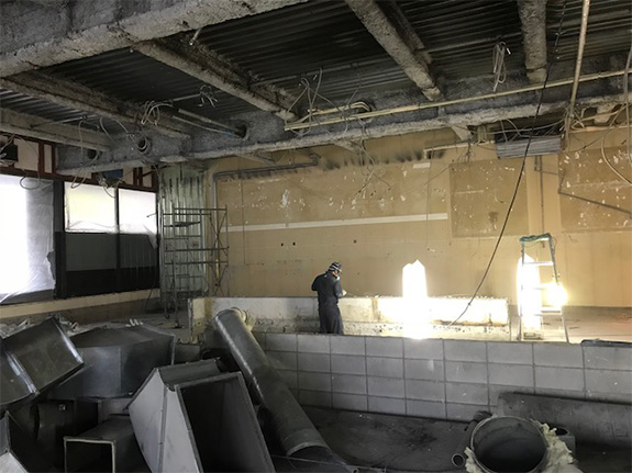 解体作業