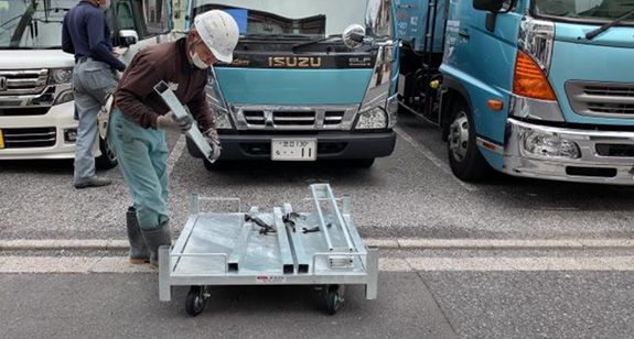 写真：フレコン専用容器の組立て工程