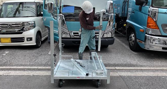写真：フレコン専用容器の組立て工程