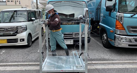 写真：フレコン専用容器の組立て工程