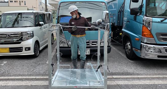 写真：フレコン専用容器の組立て工程