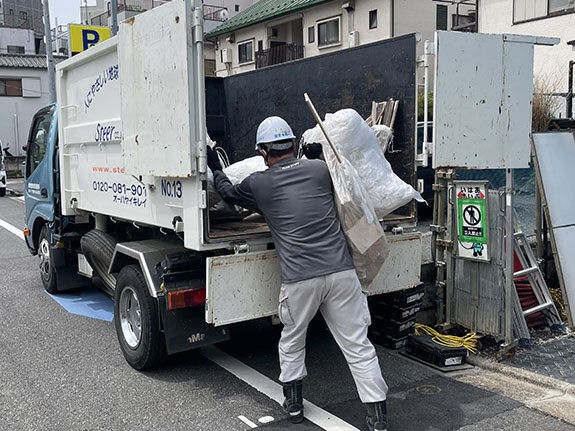 写真：積み込み